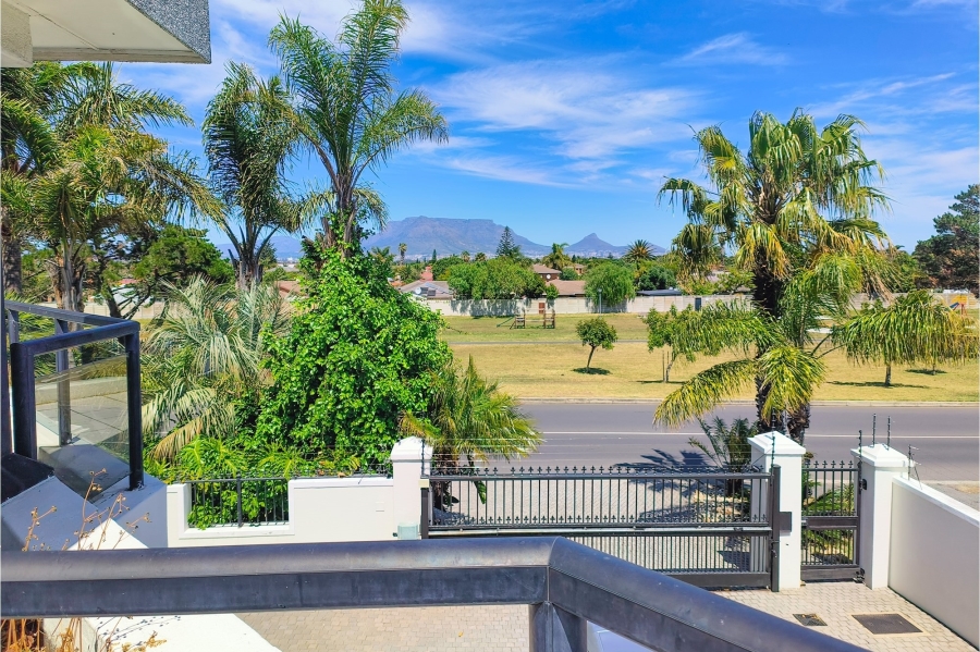 5 Bedroom Property for Sale in Welgelegen Western Cape